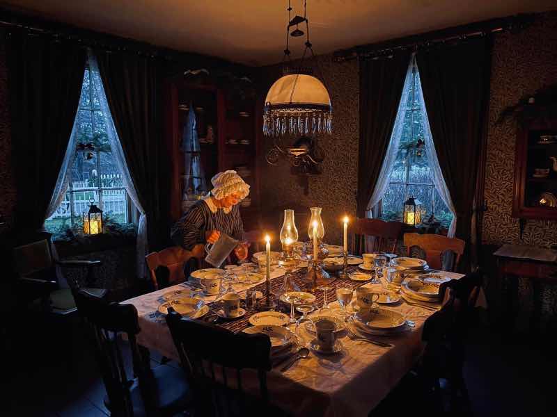 Setting the table at Kings Landing